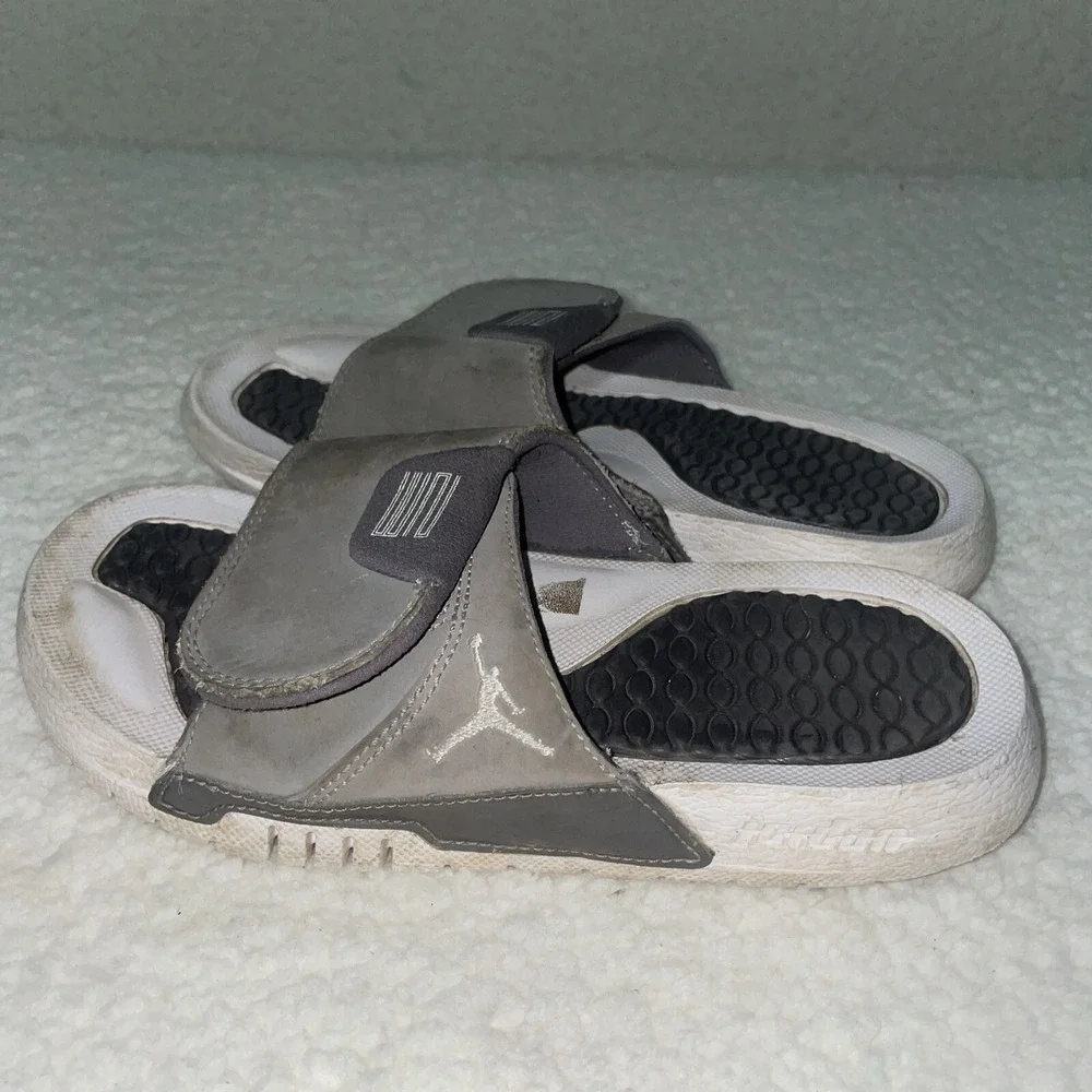 Nike Jordan AJ0022-004 Gray‎ White Slide Slip On Shoes Sandals Size 4y